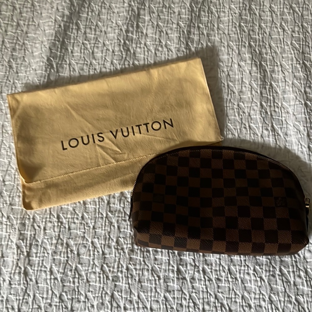 Louis Vuitton cosmetics pouch in Damier canvas